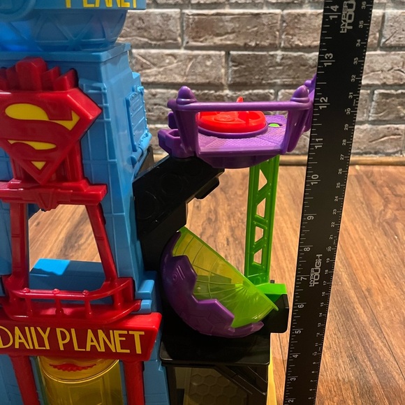 Fisher-Price Imaginext Daily Planet Playset - Picture 2 of 5